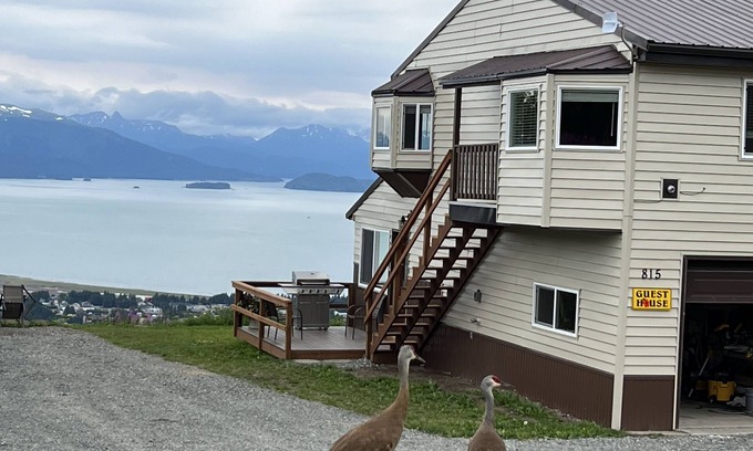 Homer House | PANORAMIC VIEW OF KENAI MOUNTAINS AND HOMER SPIT