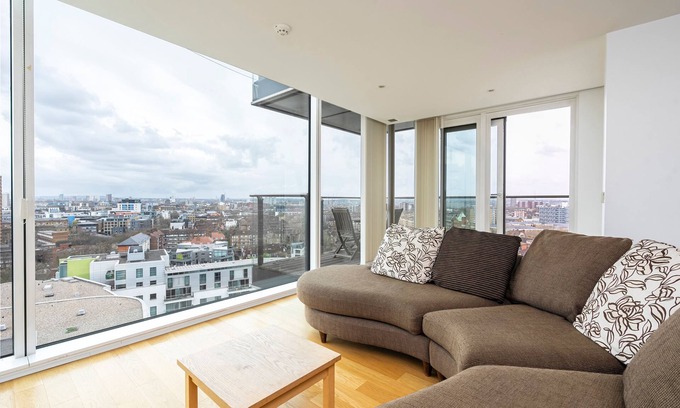 Chaucer Apartment | Panoramic Views