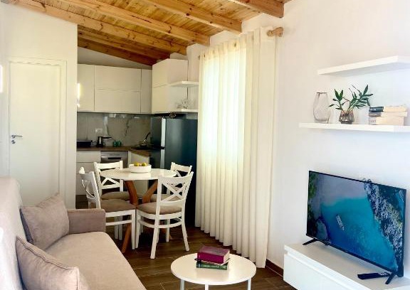 Aliko Apartment | Panoramic Views of Saranda