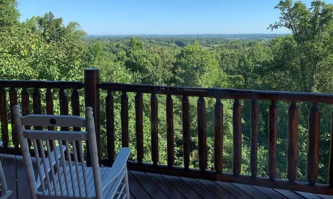 Sevierville Cabin | Panoramic Views of the Smoky Mountains