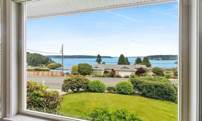 Gig Harbor House | Panoramic views, walking distance to downtown and NEW ACn