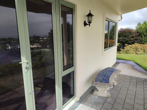 New Plymouth House | Panoramic vista on burns