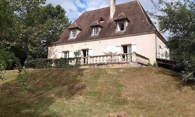 Cenac-et-Saint-Julien House | Pantaine, House sleeps 7 (+ 2 children + 1 baby), 3 bedrooms, large garden terrace