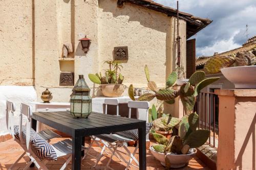 Rione V Ponte Apartment | Pantheon Splendid Flat with Terrace