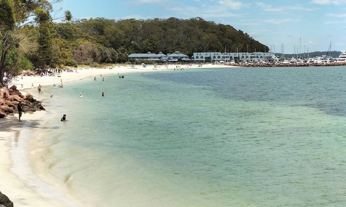 Corlette House | Pantowora Beach Gem. Close to the beach and shops.