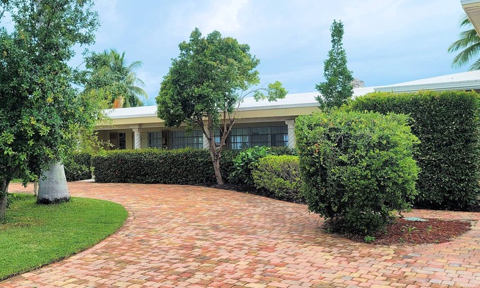Marathon House | Papa's House On Vaca Cut, fabulous location, views and amenities!
