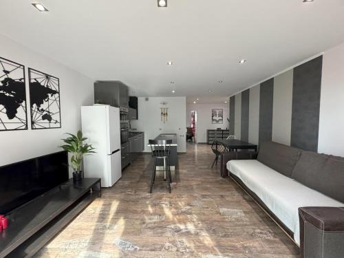 Lagiewniki Apartment | Papaj apartment, supervision, garage