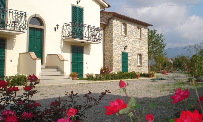 Cortona Apartment | Papavero is a Self-Contained Apartment with a large Pool, free WiFi & parking