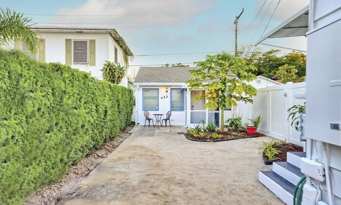 Palm Beach - West Palm Beach Cottage | Papaya Cottage - Intercoastal 1 block away