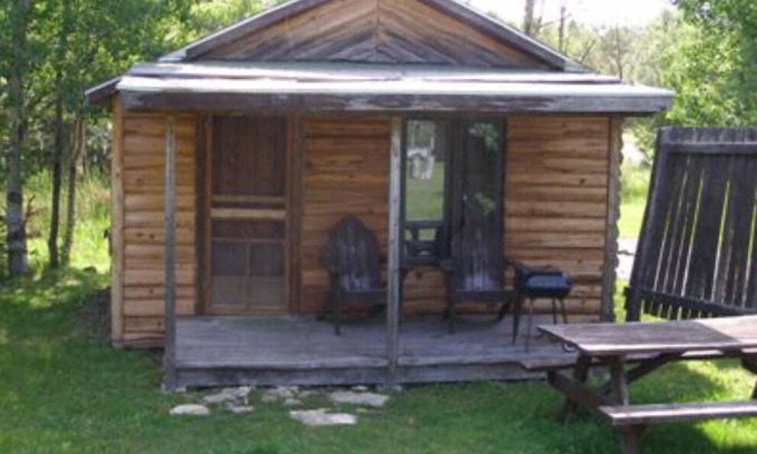 Drummond House | Papins Resort Little Cabin