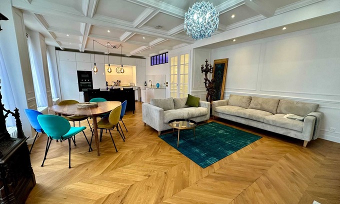 Quartier de la Porte-Saint-Denis Apartment | Paradis Chic - Renovated 2 Bed Apt in Paris