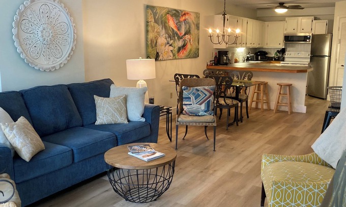 Hilton Head Island Condo | PARADISE 203 UPDATED LRG 2/2 Sleep6. FALL SPECIALS NOW Beach Indoor pool HOTTUB