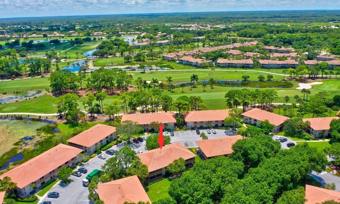 Hunt Club Condo | Paradise Awaits! Tropical Flamingo PGA Villa