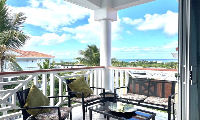 Providenciales House | Paradise Breeze Penthouse- Majestic Ocean Views -Central Location