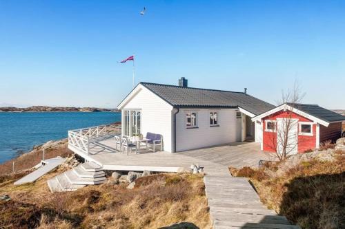 Hitra House | Paradise by the Seaside