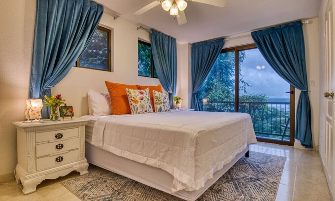 Tronadora Apartment | Paradise Condo, Stunning Views, King Bed, Hot Tub!