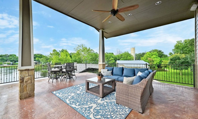 Granite Shoals House | Paradise Cove, Sleeps 16, boats welcome, stunning deck, unforgettable retreat.