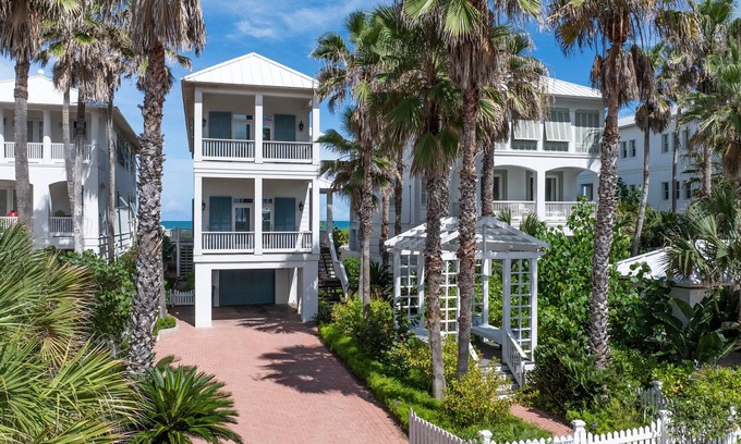 The Shores House | Paradise Found is exactly what you can expect when you rent this private house!