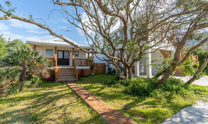Vilano Beach Villa | Paradise Found! nJust steps to the sand with this Villa on Vilano Beach.