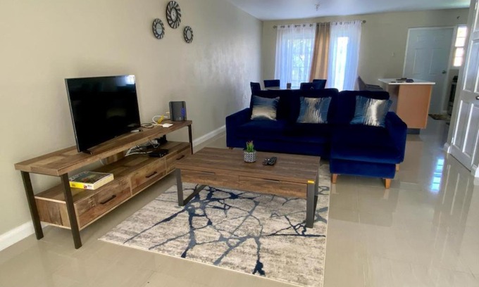 Boscobel House | Paradise Heaven is a cheerful 2 bedroom townhouse