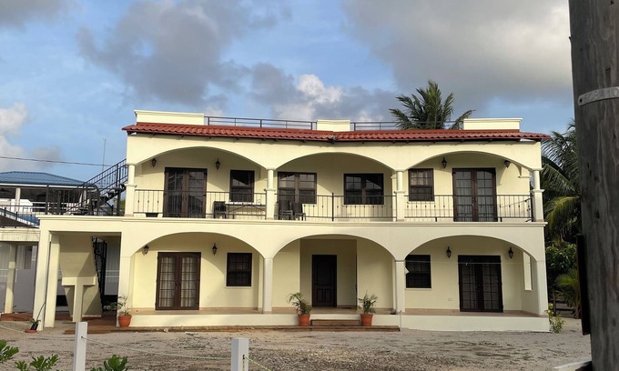 Placencia Apartment | Paradise Inn Placencia - Toucan Suite on the beach
