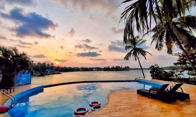 Tonse West Hotel | Paradise Lagoon