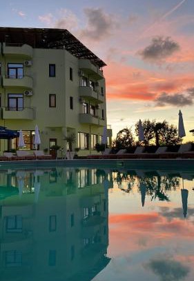 Lezhe Hotel | PARADISE Laguna Vain