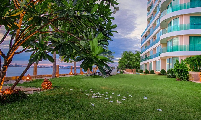 Bang Lamung Apartment | Paradise Ocean View Beach Front Condomimium In Pattaya