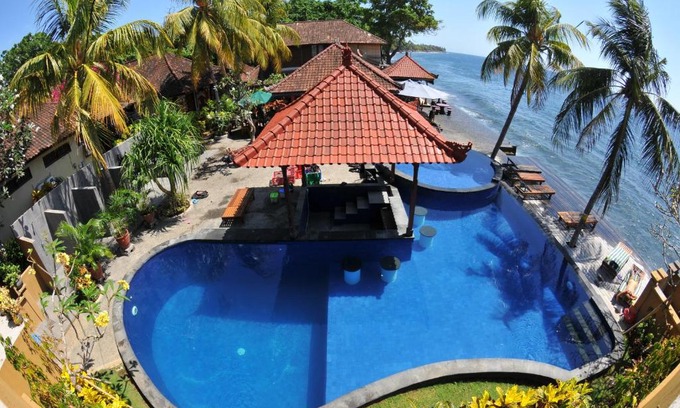 Tulamben Resort | Paradise Palm Beach Bungalows and Dive Center
