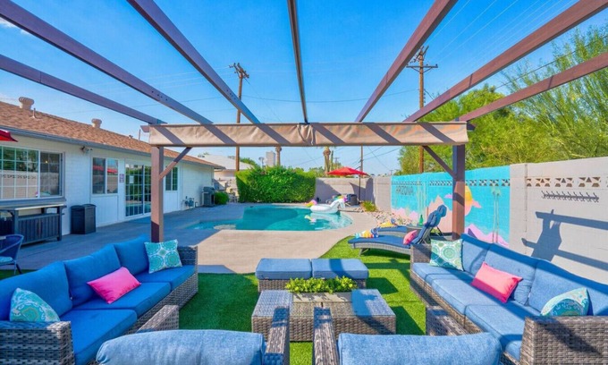 Village Grove House | Paradise Palms I 7 min to Old Town I Heated Pool