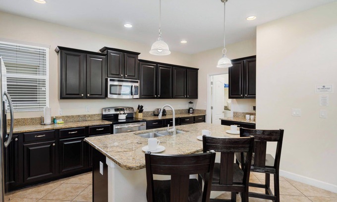 West Kissimmee House | Paradise Palms Resort 5 Bedroom Home with Spa