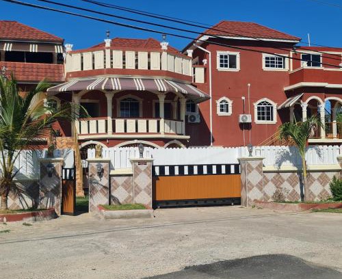Discovery Bay House | Paradise place Grande twin beds