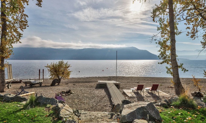 Celista House | Paradise Point - Shuswap lakefront vacation home