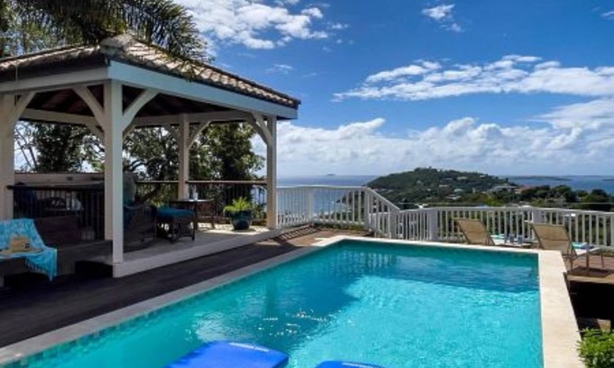 Gift Hill Villa | Paradise Revisited- All AC - 2 Bedrooms - Privacy - Large pool - Garden Retreat