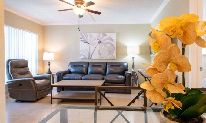 Pompano Beach Apartment | Paradise Shores #3 | 1 block to beach | 1 gig WiFi