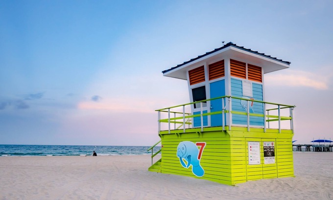 Pompano Beach Apartment | Paradise Shores #7 | 1 block to beach | perfect for remote work!