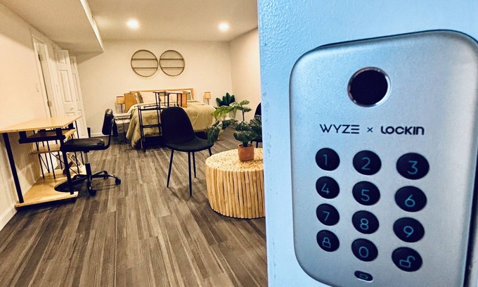Lupton City House | Paradise Themed Bedroom Suite w Garage Parking & Private Entrance-Chattanooga