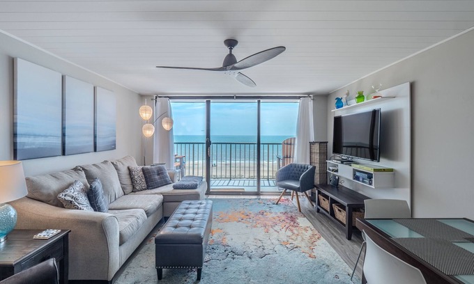 Carolina Beach Condo | Paradise Towers 604 - Sea La Vie | Oceanfront!