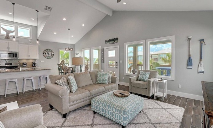 Port Aransas House | Paradise Vibes- Pond Views | 2 Balconies