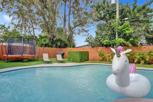 Driftwood Villa | Paradise Villa with Pool, BBQ, Kids Games and Play Area