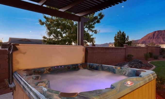 Santa Clara House | Paradise Village 117 Private Hot Tub, 2 PS4s, Telescope, Observation Balcony, Games and More