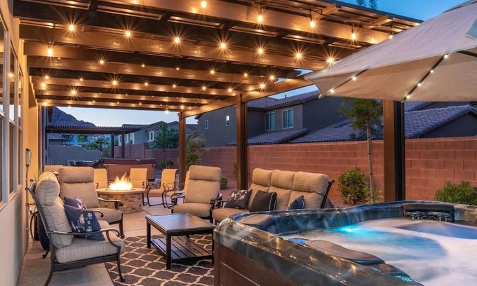 Santa Clara House | Paradise Village 95 Kid Friendly Home, Private Hot Tub, Nintendo Switch, Air-Hockey, Resort Style Pool and Water Park