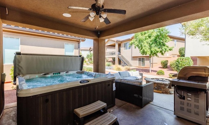 Santa Clara House | Paradise Village at Zion 28 Private Hot Tub, Outdoor firepit, and Community Pool