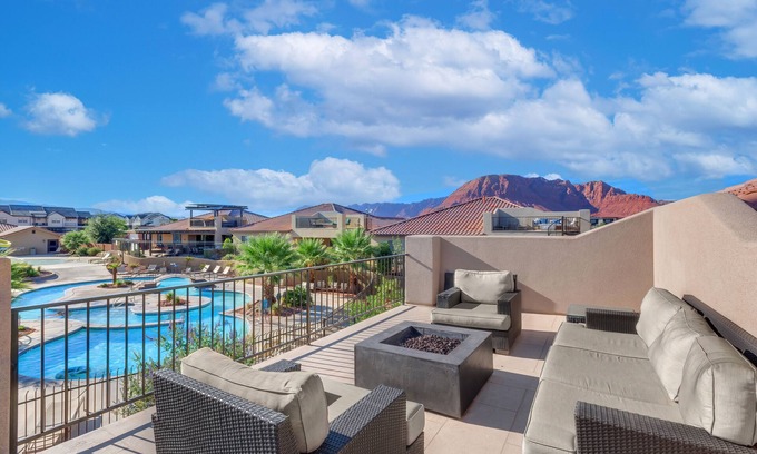 Washington County House | Paradise Village Resort 112 | Water Park, Ping Pong, PS4, Games, Beautiful Mountain Views, and More