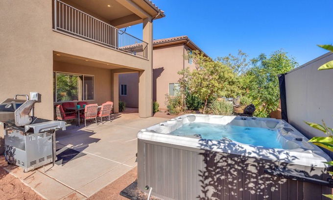 Santa Clara House | Paradise Village Resort 104| Resort View, Private Hot Tub, Short Walking distance to Resort