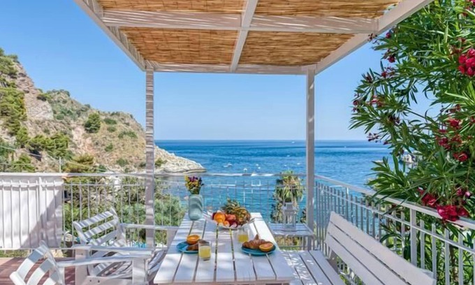 Mazzaro Villa | Paradisea Taormina Puutarhan Edessä