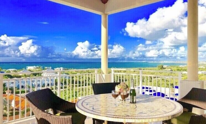 The Bight Condo | ParadiseNest Penthouse Million Dollar OceanViews-GraceBay Beach-Central Location