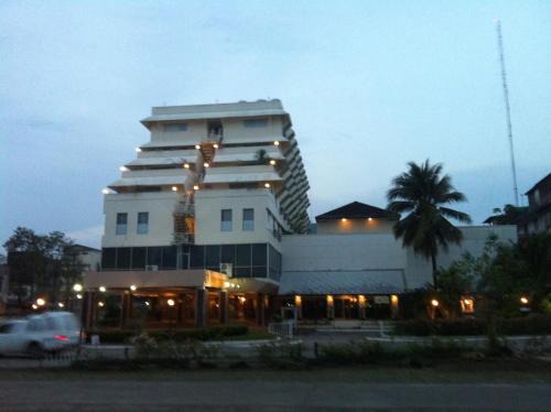 Chumphon Hotel | Paradorn Inn