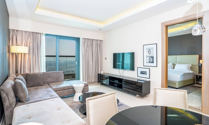 Business Bay Apartment | Paramount Tower 1 Bedroom, Hollywood Style Stay