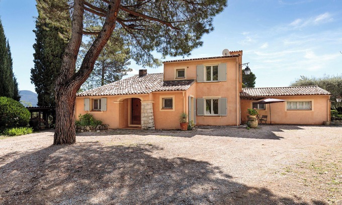 Gattieres Villa | Parenthèse provençale: pool, garden, charm